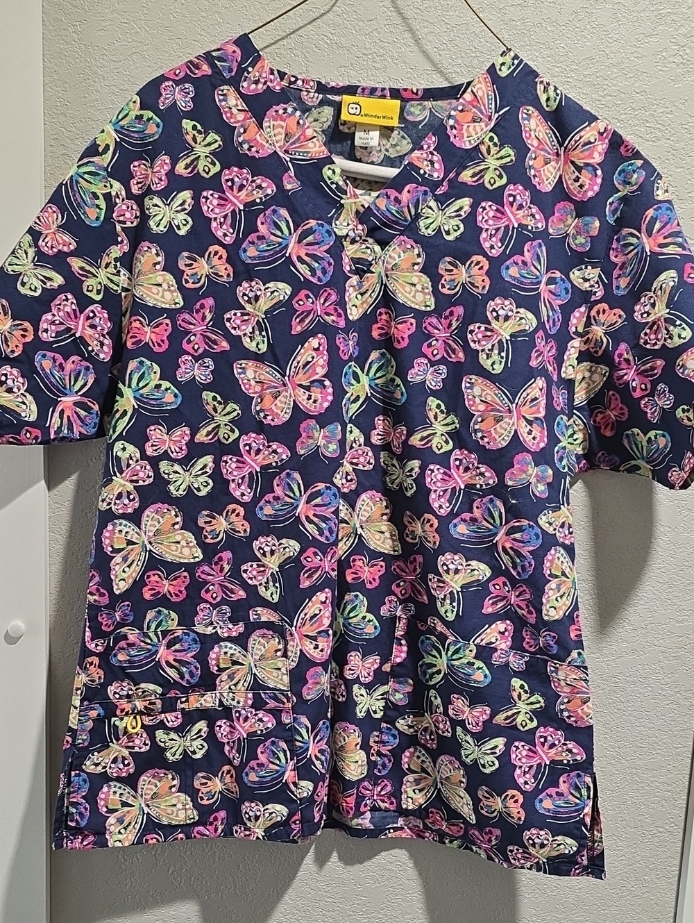 WonderWink Butterfly Print V-Neck Scrub Top Blue Multicolor Size M